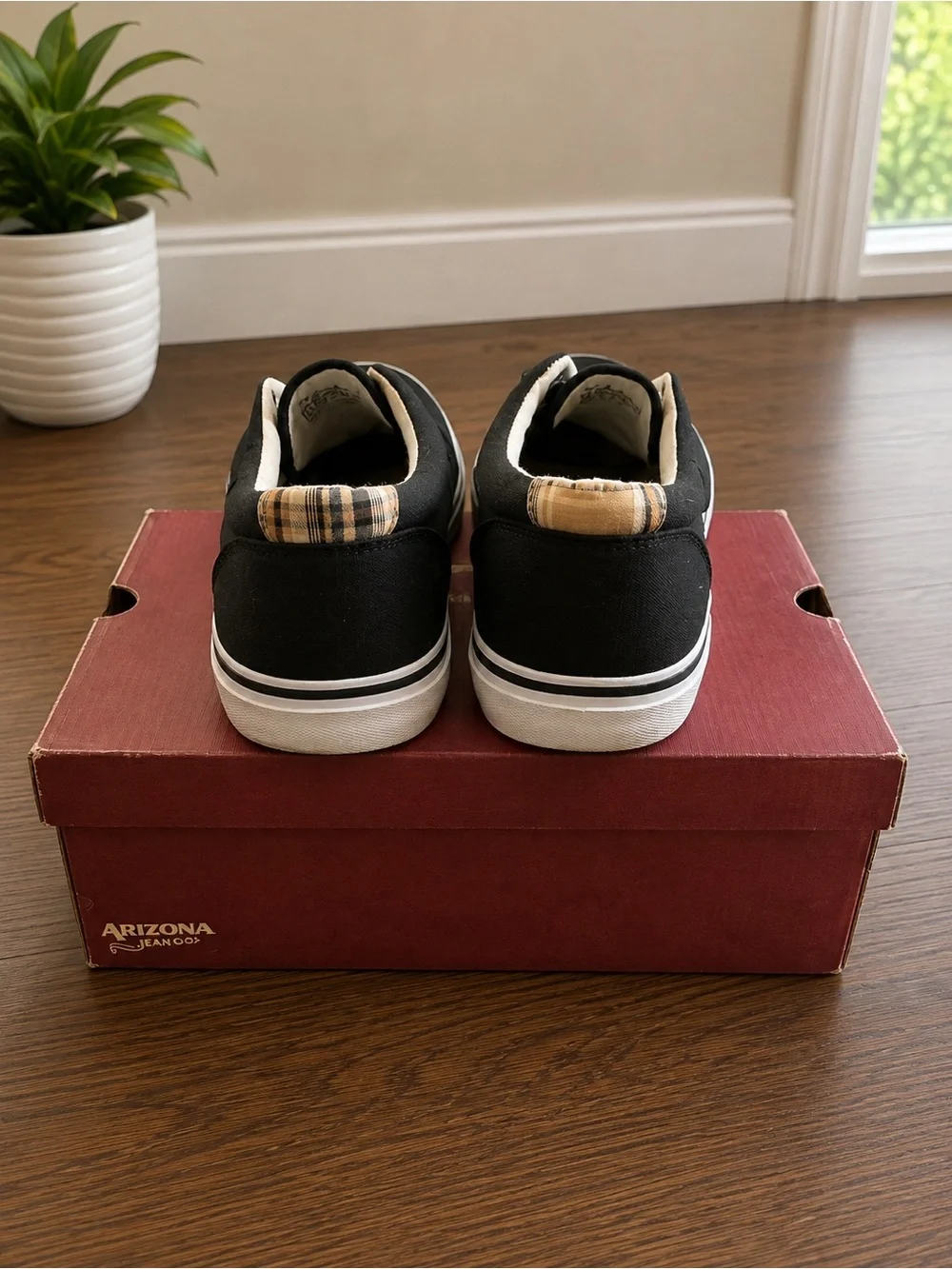 St. John’s Bay Black Plaid Canvas Sneakers Men’s Size 12